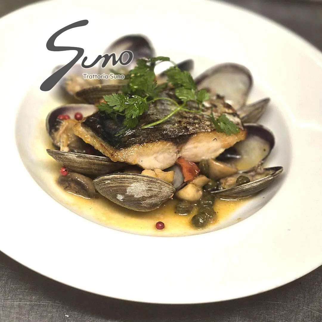 旬のさわらと北海道産大粒あさりを使ったアクアパッツァ。